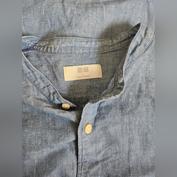 Uniqlo Indigo Chambray Short-Sleeve Button-Down Shirt - Picture 5 of 5